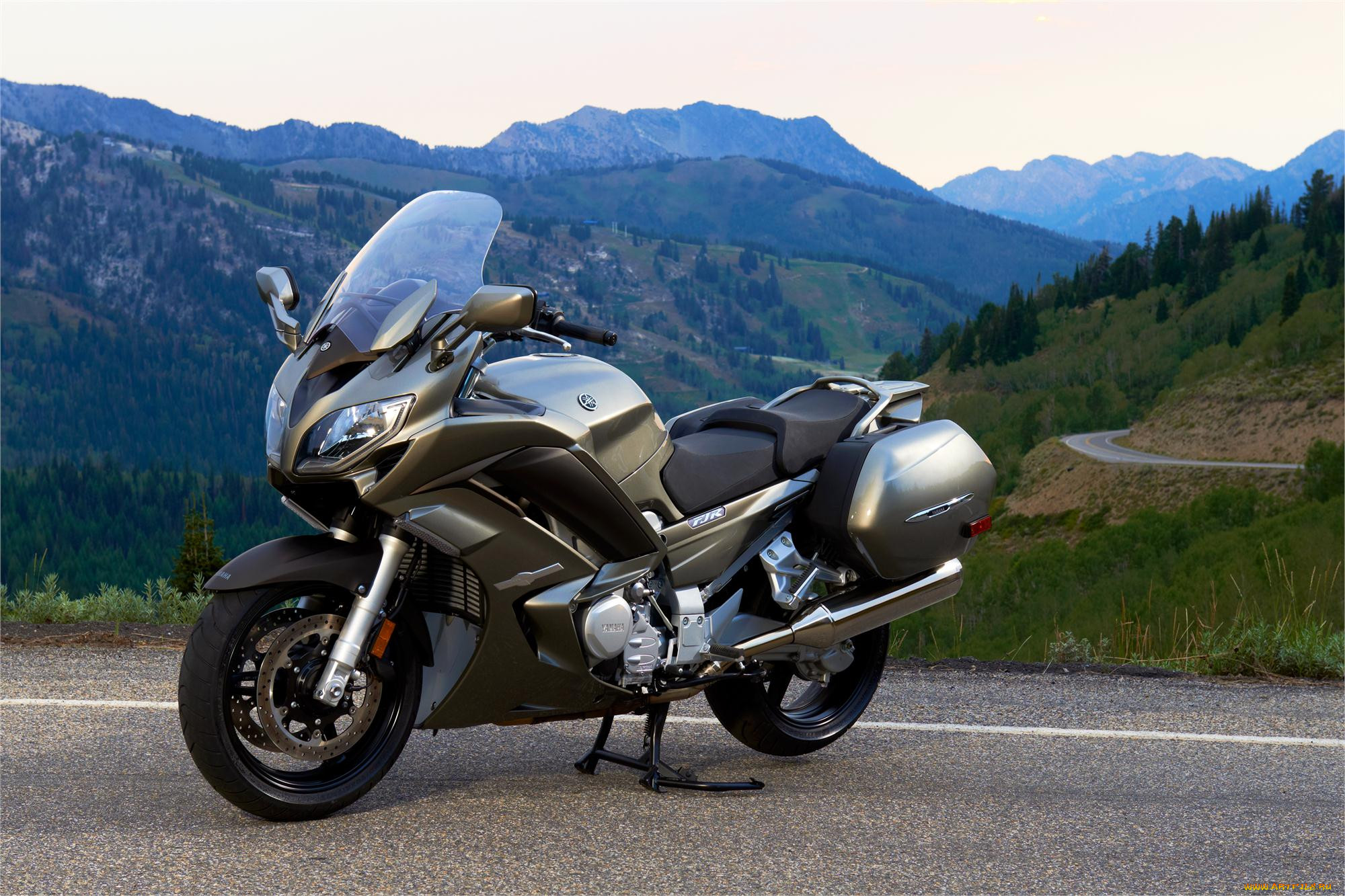 Yamaha FJR 1300 Wallpaper